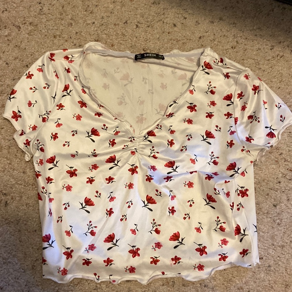 SHEIN. Flower crop top.